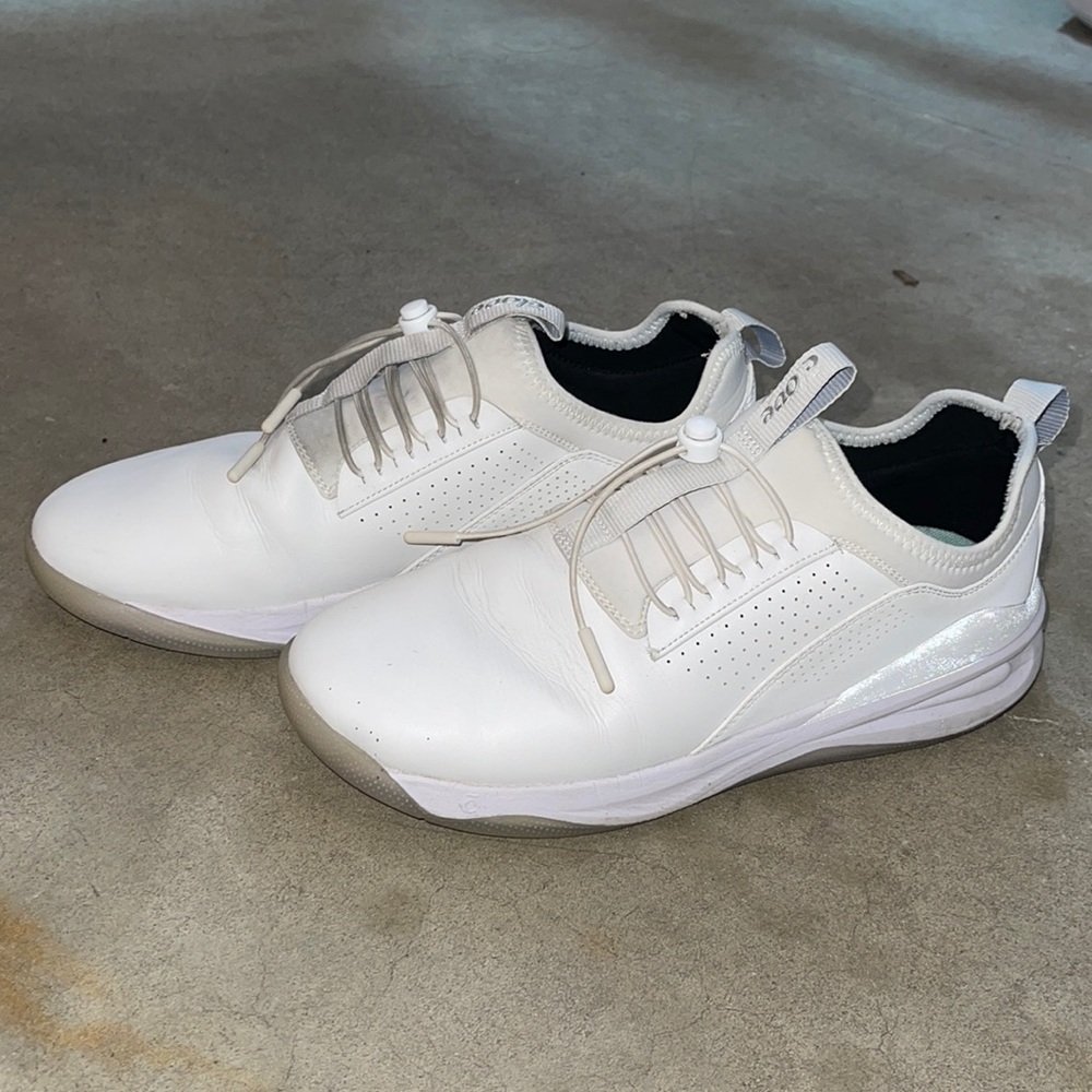 Go Clove Sneakers